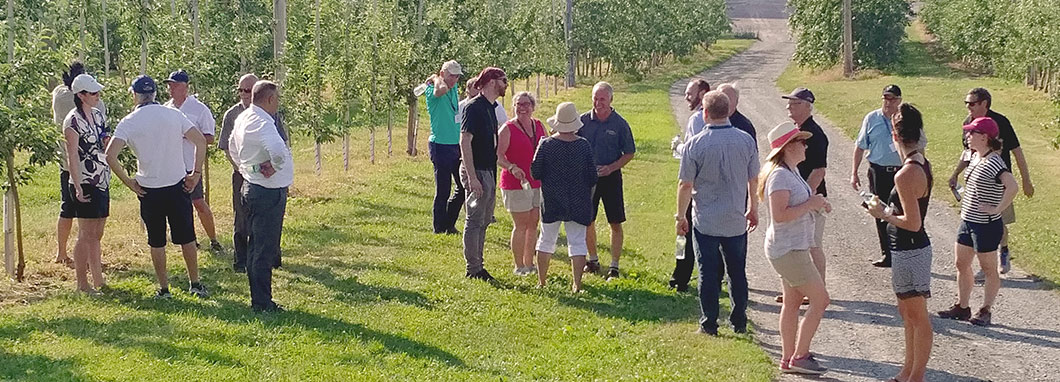 Le CCH organise une tournée agricole pour les représentants de l’industrie et du gouvernement près de la ville de Québec